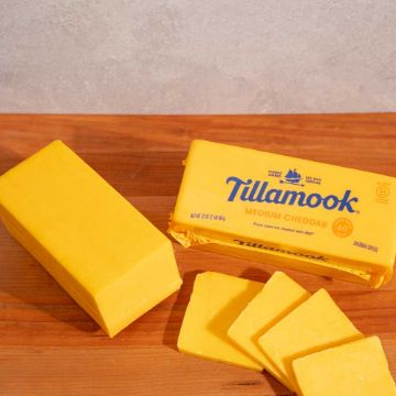 Tillamook Medium Cheddar Cheese Loaf - 32 oz