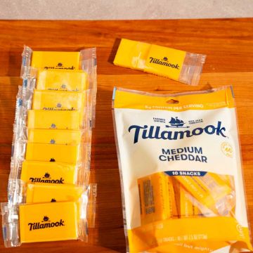 Tillamook Medium Cheddar Cheese Snack Portions - 10 count