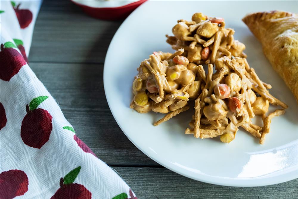 Peanut butter haystack cookies